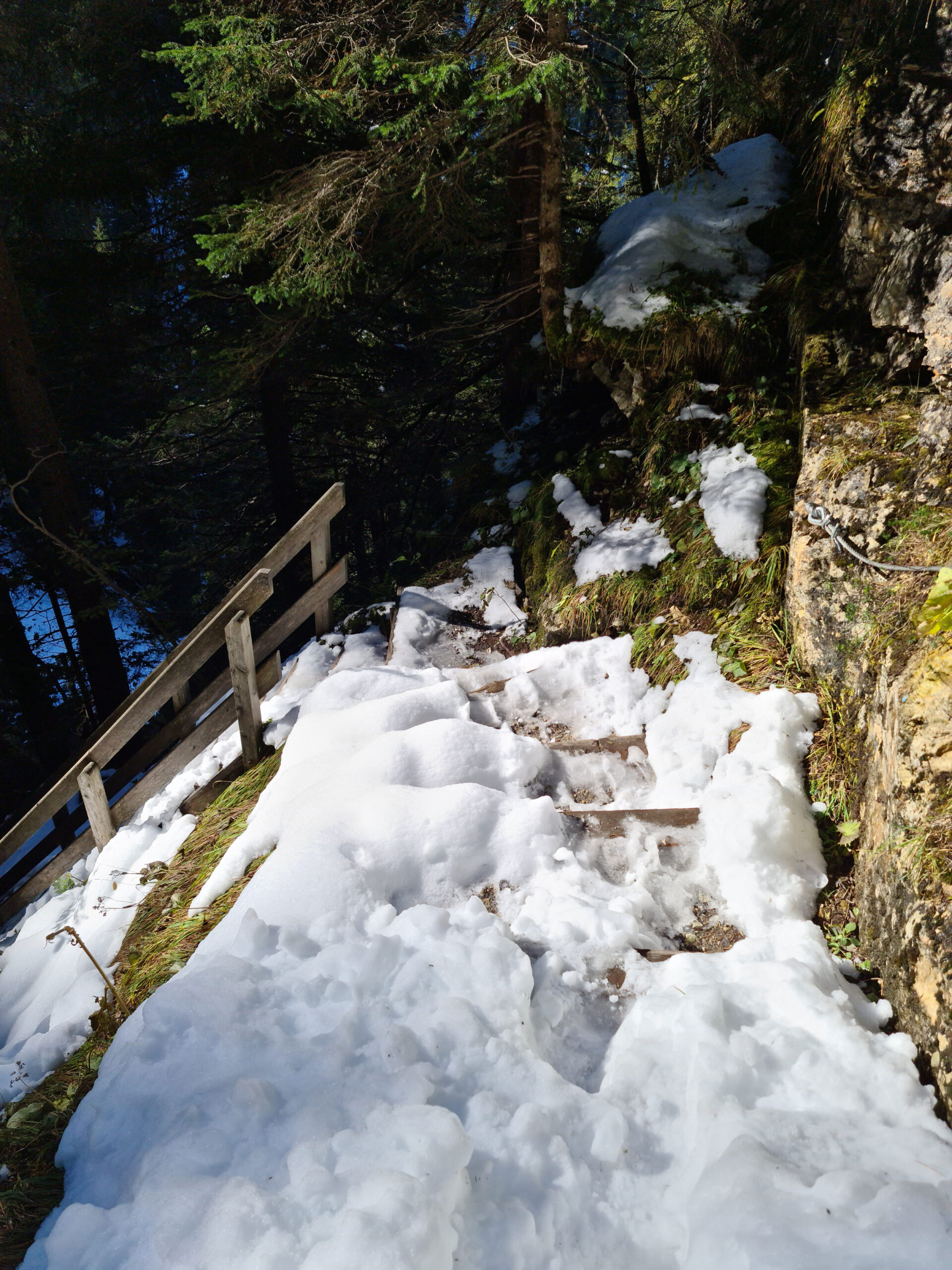 De Johanneswaterval bezoeken: wandelen achter een 60 meter hoge waterval