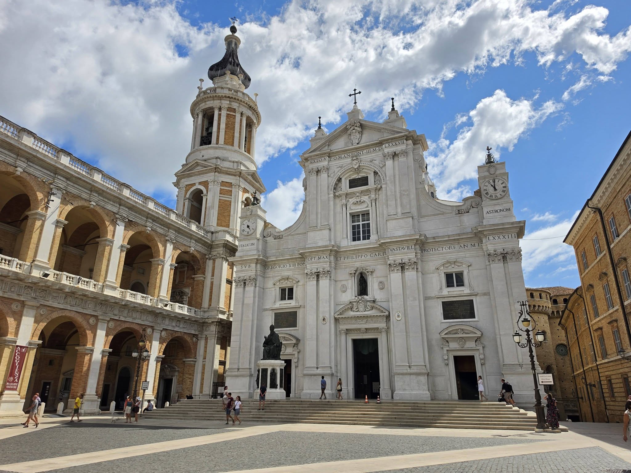 Kan een afbeelding zijn van Kathedraal van Guadalajara