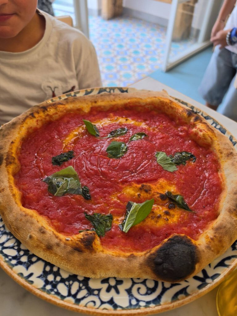 Kan een afbeelding zijn van pizza