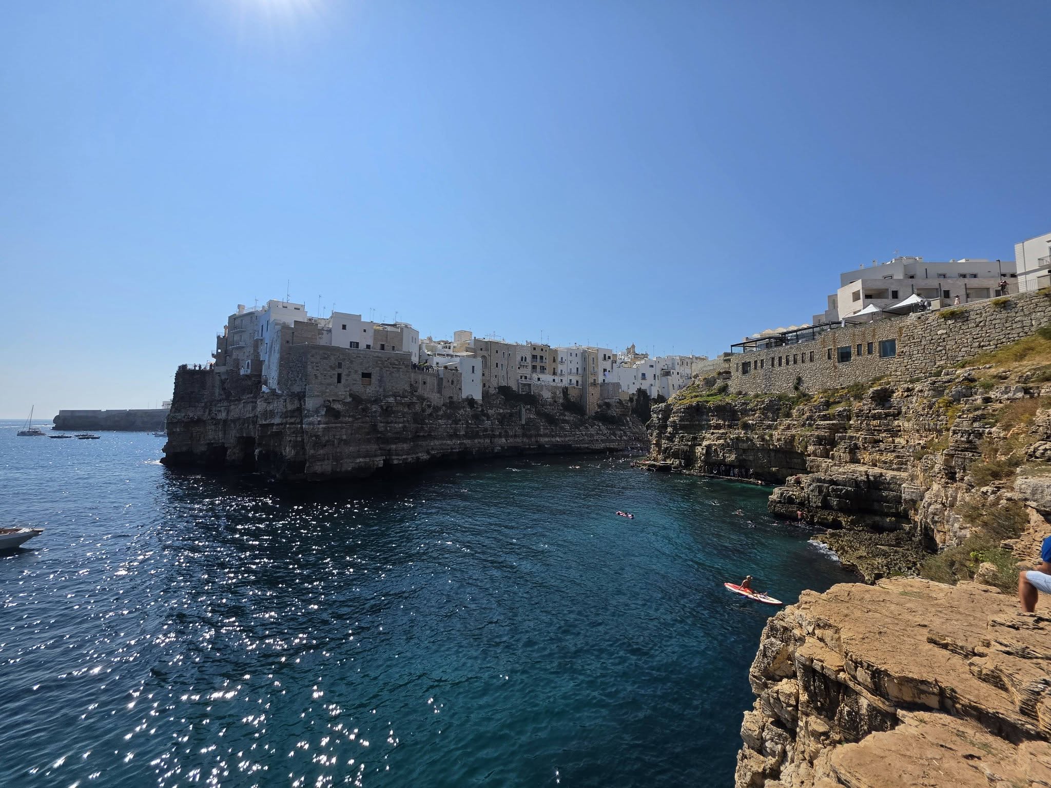 Kan een afbeelding zijn van Camogli en Santorini