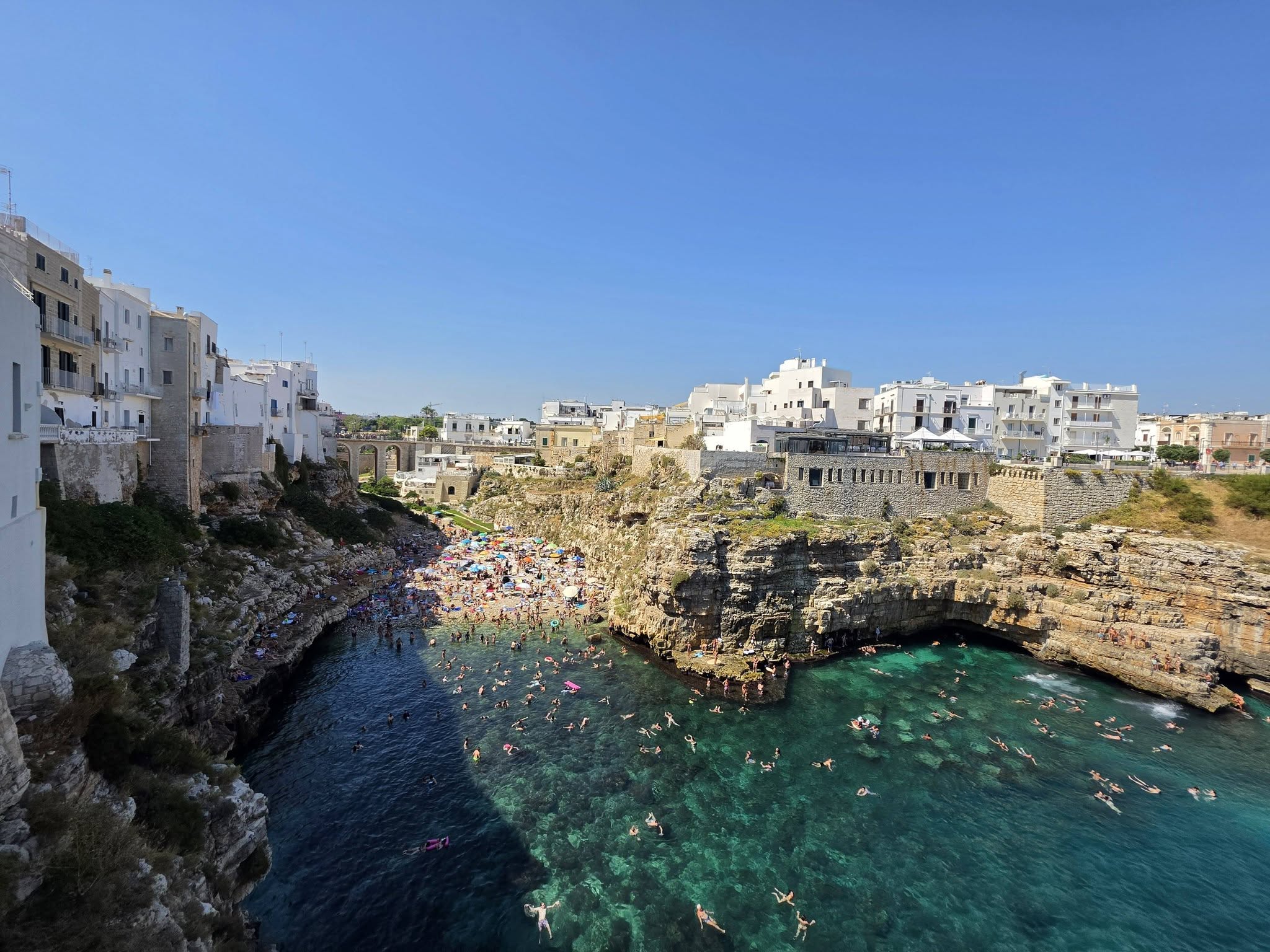 Kan een afbeelding zijn van Camogli en Santorini